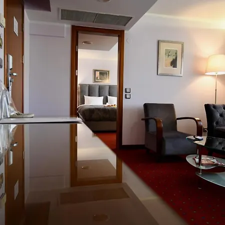 Art 'Otel-2